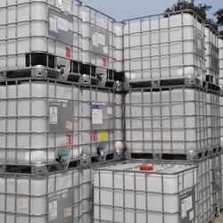 IBC 330 Gallon Holding Tanks  💦 275 Gallons Metal Caged  🚚 Delivery Service Available 