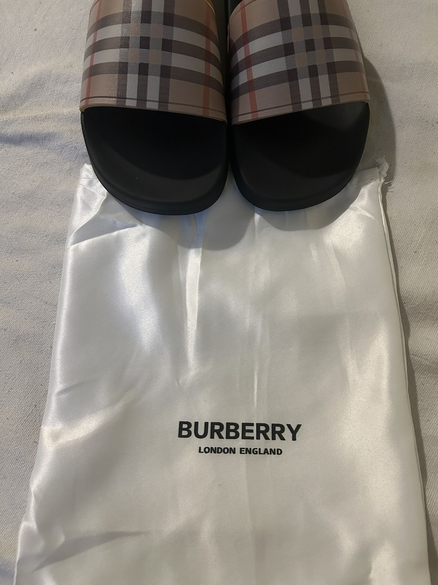 BURBERRY SLIDES AUTHENTIC
