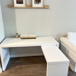 Desk with pull-out panel, white