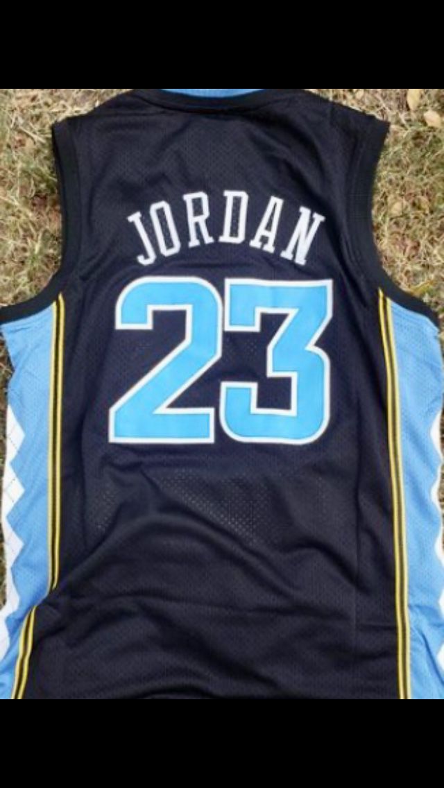 Michael Jordan (medium) Unc Tar Heels Mens Jersey for Sale in Raleigh, NC -  OfferUp