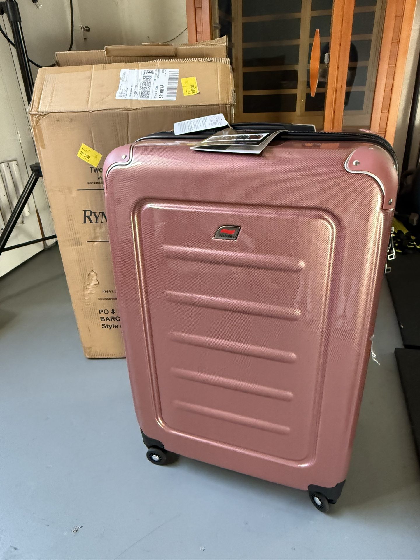 Andare Barcelona-3 29" Exp. Hardside Spinner Luggage