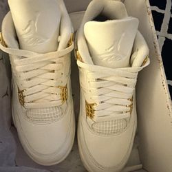 Women’s Jordan 4s