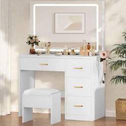 White Makeup Vanity 