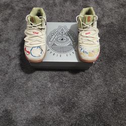 The Size Is 2y Nike Kyries I Have Box 