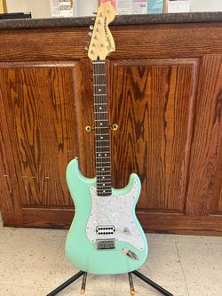 Fender Tom Delonge Stratocaster seafoam green