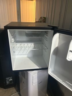 Frigidaire Mini Fridge Black
