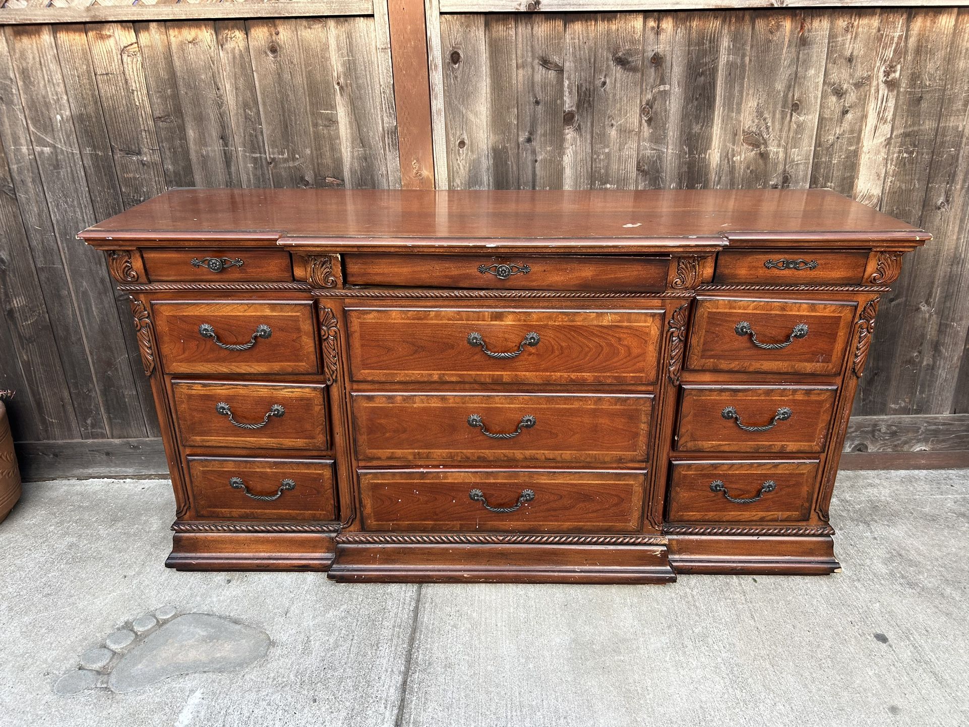 Dresser