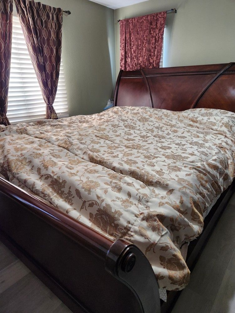 Beautiful Solid Wood California King Bed Frame for Sale in Irvine, CA