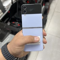 Galaxy Z Flip 4 5G Unlocked 128GB! $379 Cash Or Card!!