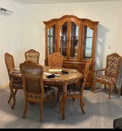Cherry wood dining set- excellent conditions