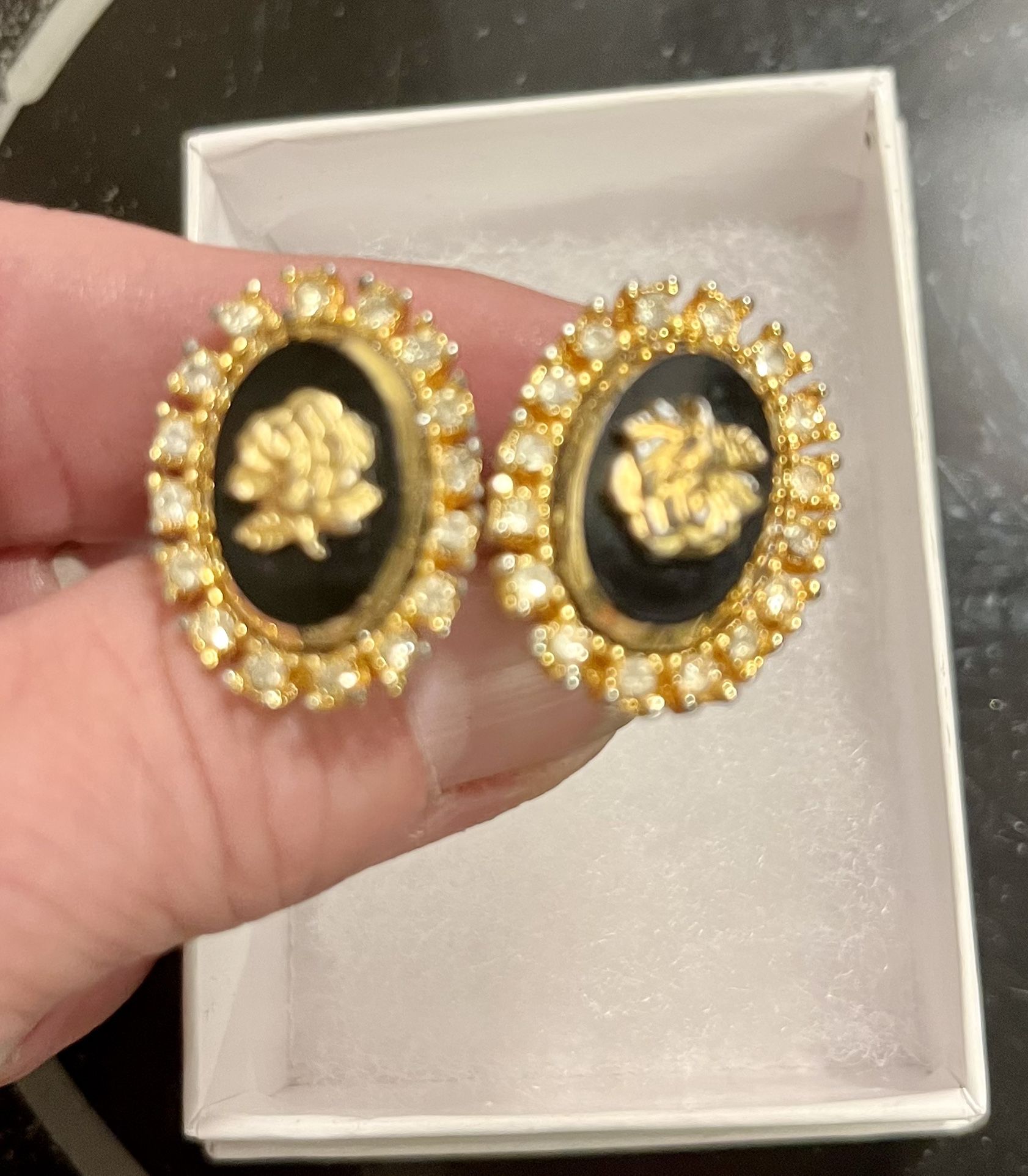 Celebrity NY Rose Cameo Cuff Links 