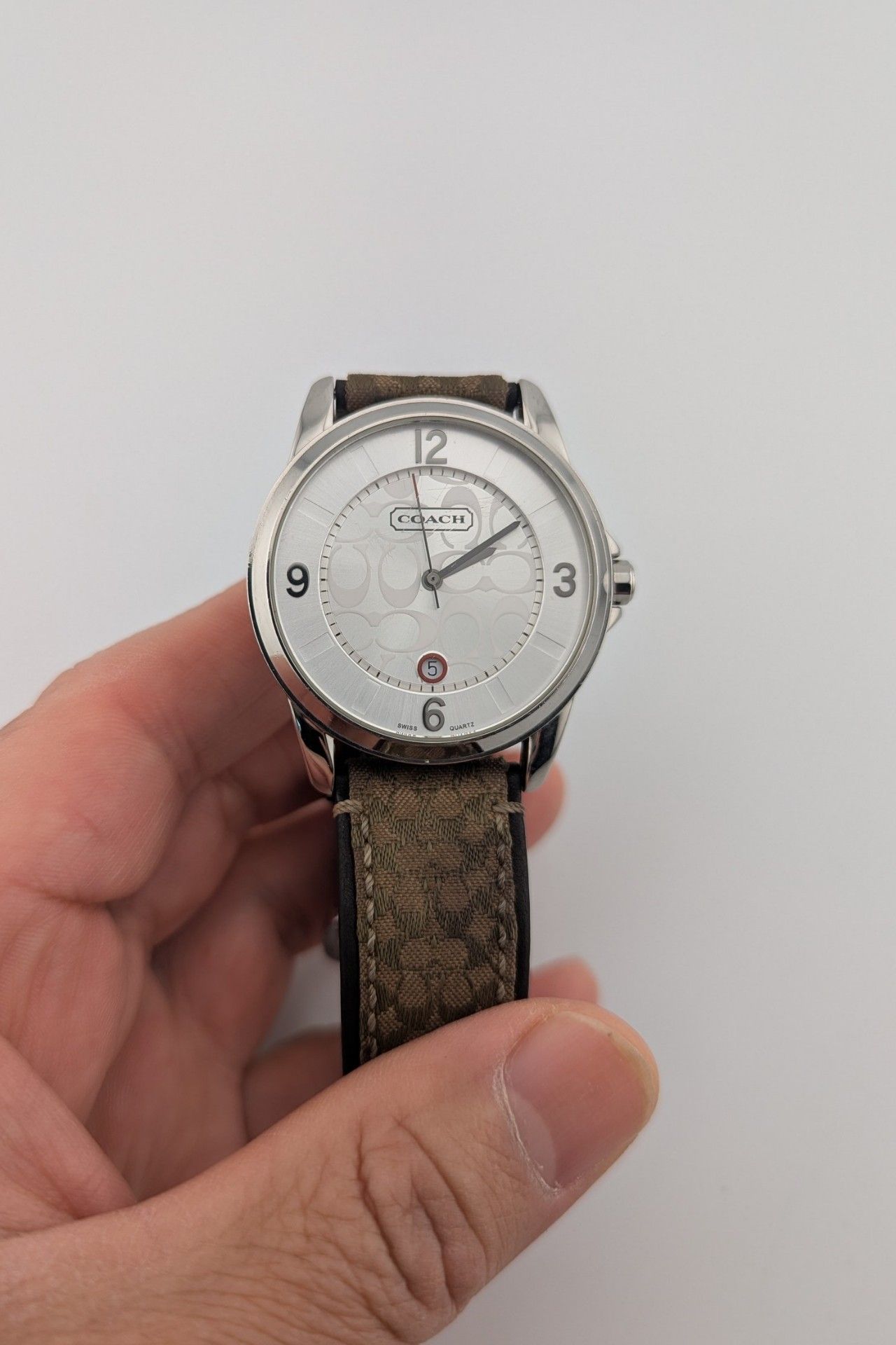 ⌚ Coach Signature Watch – Classic Designer Style