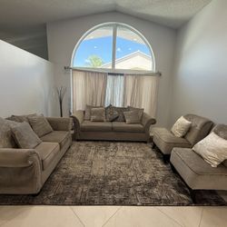 “Complete Living Room Set – $500 Must Go!”