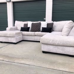 Huge Beige Sectional Couch From Ashley Furniture In Like New Condition - FREE DELIVERY 🚛