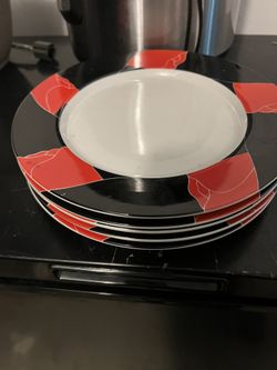 Six piece dinner plates from Mikasa