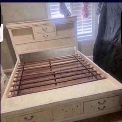 Queen Bed  $400 O Mejor Oferta 