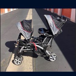 DOUBLE STROLLER BRAND NEW ONLY USED ONCE !!!