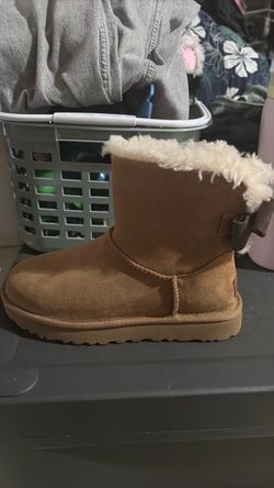 (SIZE 5)UGG Mini Bailey Bow Boot Chestnut