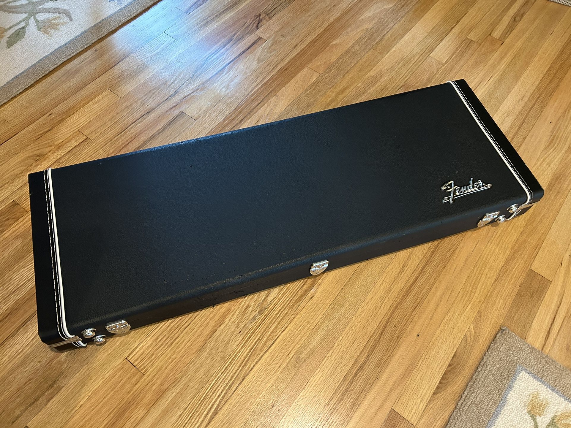 Fender Classic Hardshell Guitar Case - Strat, Tele, PRS, Etc