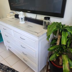 Tv/ dresser stand
