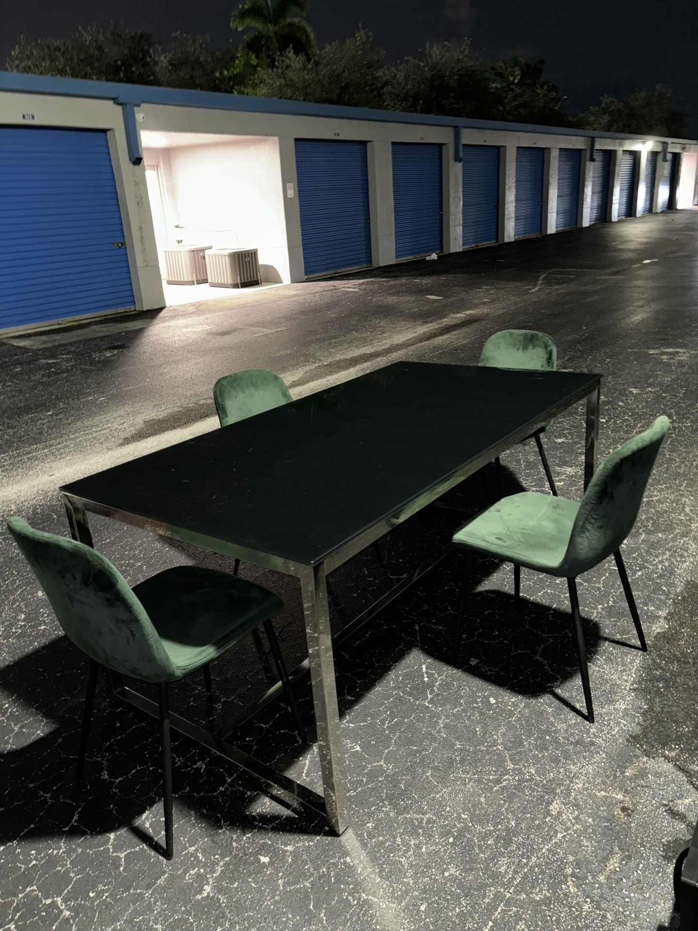 Table And Chairs Like New (70"x 38" ) for Sale in Hialeah, FL OfferUp