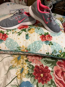 Women Nike Tennis Shoes 