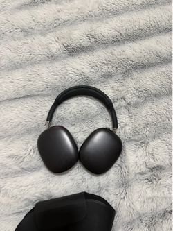 Black AirPod Pro Max