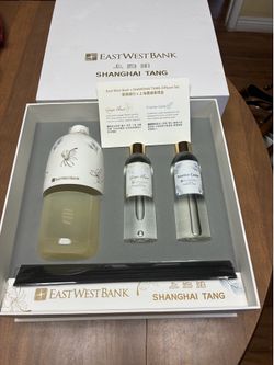 1273. Brand New East West Bank Diffuser Set see photos  $10.00 exact cash and pick up only