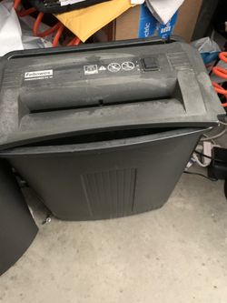 Paper shhrreder line cut