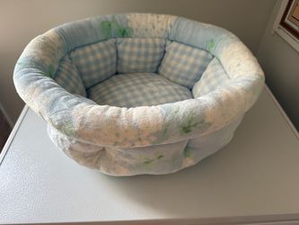 Reversible small pet bed