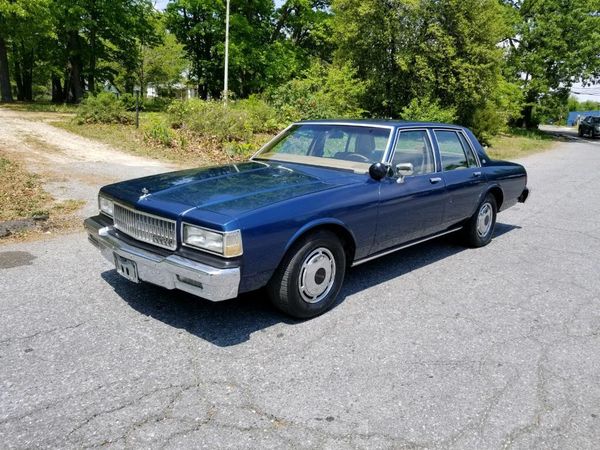 1989 Chevrolet Caprice 9c1 pkg for Sale in Camp Springs, MD - OfferUp