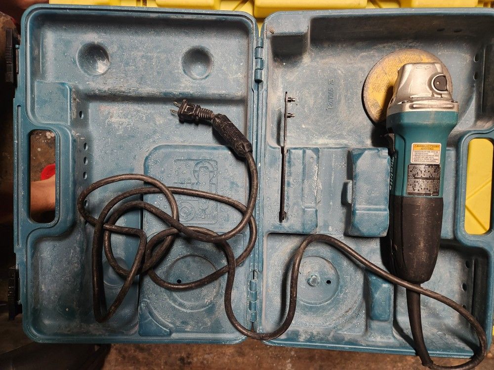 Makita 4 1/2" Grinder 