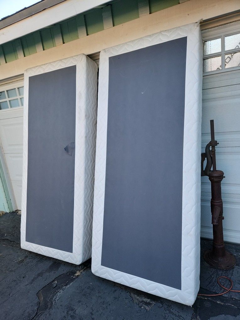 Cal King Box Springs Free for Sale in Garden Grove, CA OfferUp