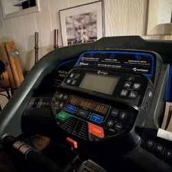 T303 Horizon Treadmill