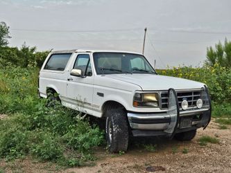 '97 Bronco 4x4 clean title