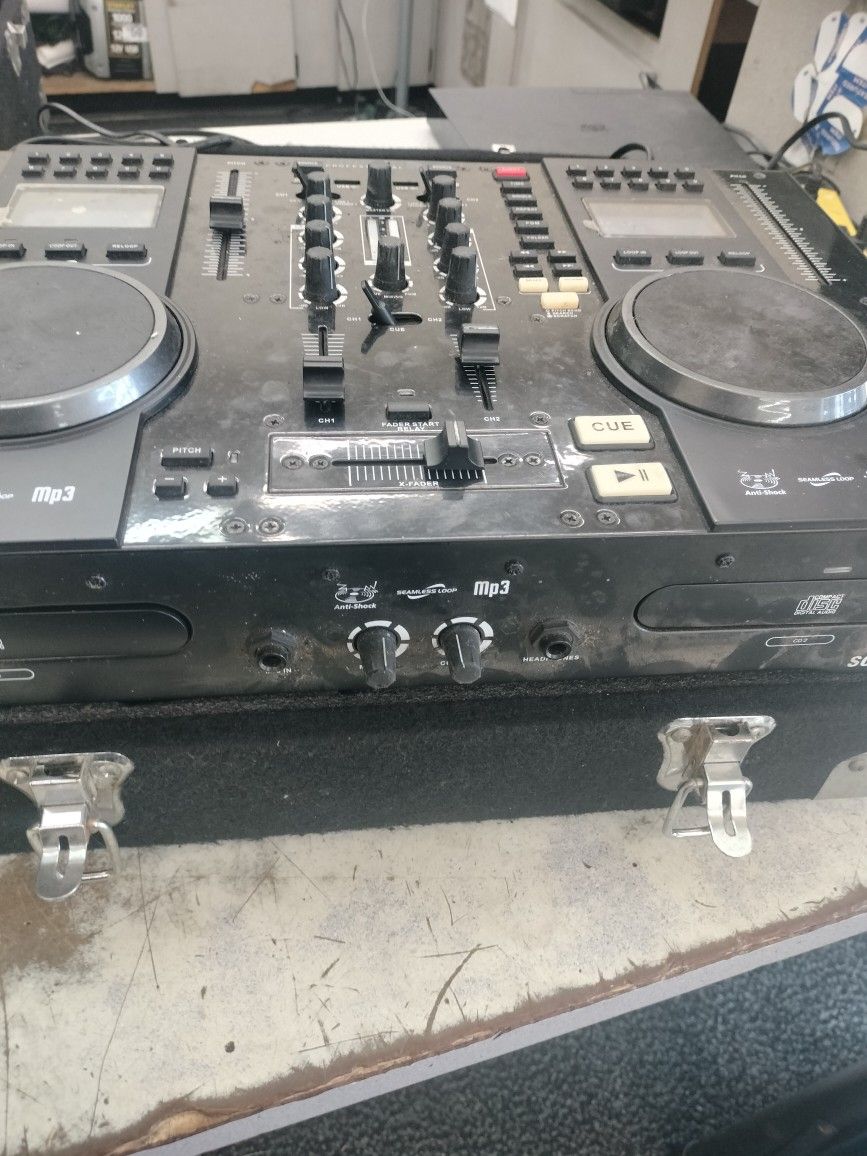 Edison Dj Mixer With Everthing To It
