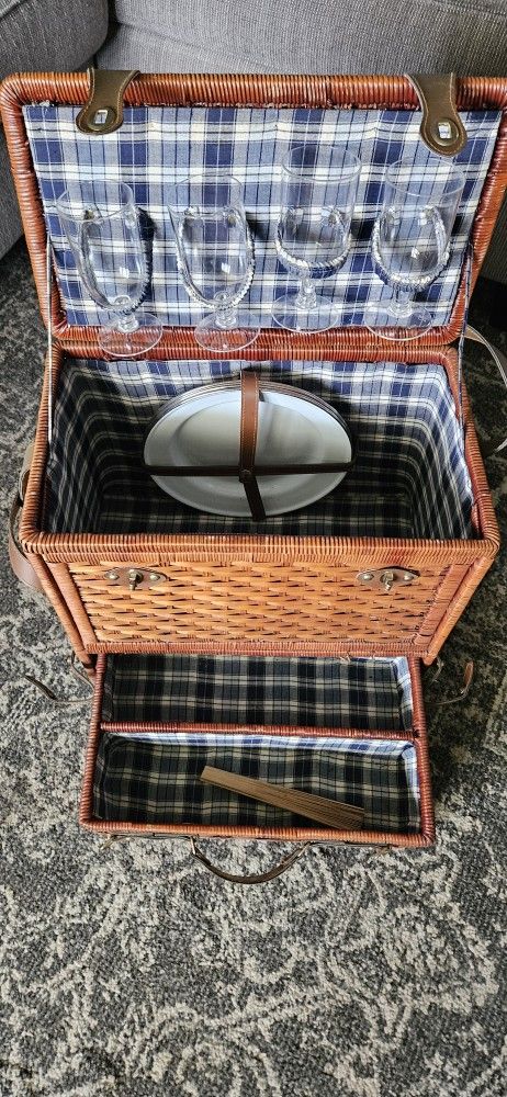 Picnic basket