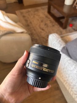 Nikon 1.8 85 mm lens