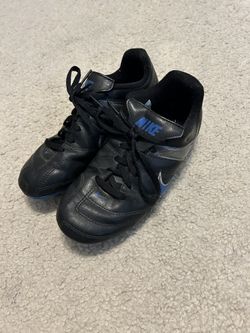Youth Soccer Cleats 2.5Y