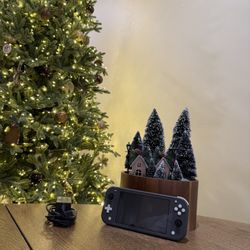 Nintendo Switch Lite Gray – Works Great – Includes Charger