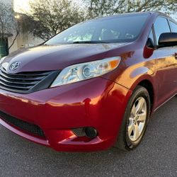 2011 TOYOTA SIENNA, V4 ENGINE, GREAT ON GAS, COLD AC 🚘