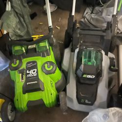 Greenworks 
Powerful 40V 20" Dual Blade Cordless Push Lawn Mower