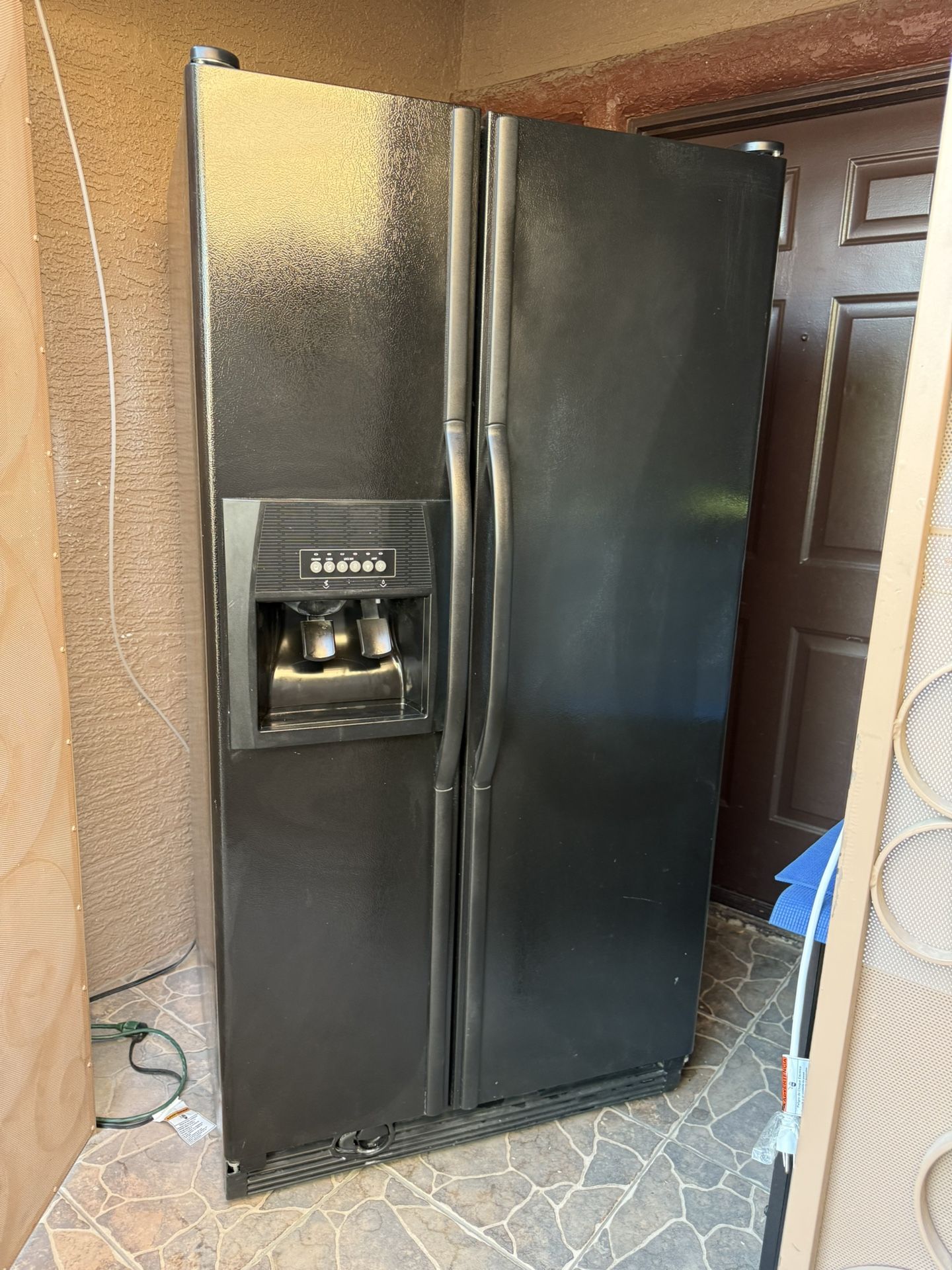 Refrigerator 