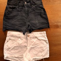 4 pairs of women’s shorts size 6 and Aero Jacket Medium 