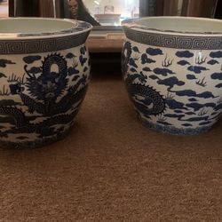 Blue And White Porcelain Asian Fishbowl Dragon Motif 