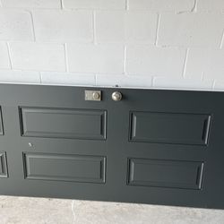 Front door w/ Lock