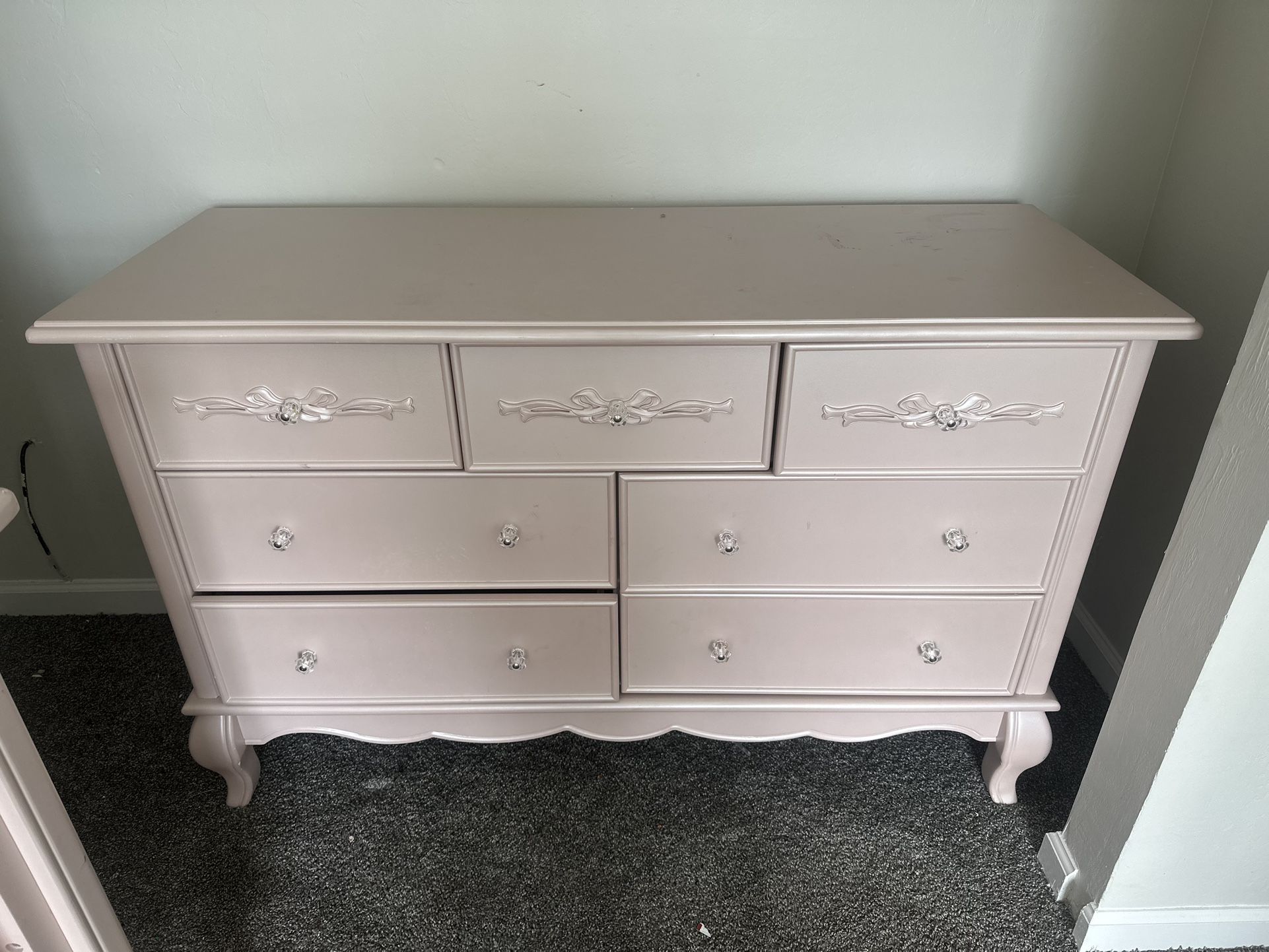 Evolur Aurora 7 Drawer Double Dresser, Dusty Rose color