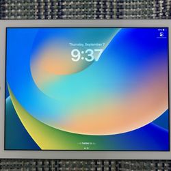 Apple iPad 6th Generation Unlocked Like New!