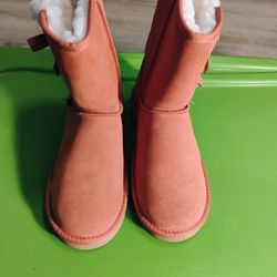 UGG BOOTS SIZE 7