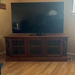 Entertainment Center/ TV Stand